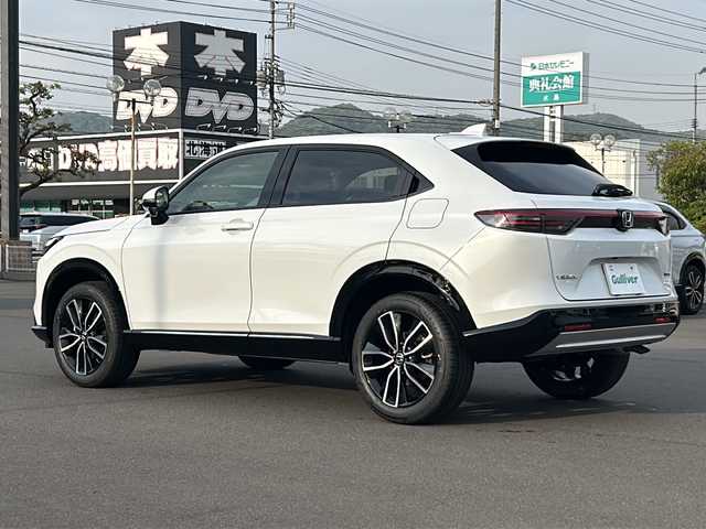 ホンダ ヴェゼル ハイブリッド e:HEV Z 岡山県 2025(令7)年 0.1万km未満 プラチナホワイトパール 登録済未使用車/純正メモリナビ/（USB/Bluetooth/フルセグTV//AppleCarPlay/AndroidAuto）/バックカメラ/ホンダセンシング/コーナーセンサー（前後）/アダクティブクルーズコントロール/プリクラッシュセーフティー/LKA/ブラインドスポットモニター/横滑り防止装置/盗難防止装置/カーテンエアバッグ/ダウンアシストコントロール/パワーバックドア/ハーフレザーシート/シートヒーター（D/N席）/ステアリングヒーター/パドルシフト/ビルトインETC2.0/LEDヘッドライト/オートライト/オートマチックハイビーム/MTモード付AT/ワイヤレス充電