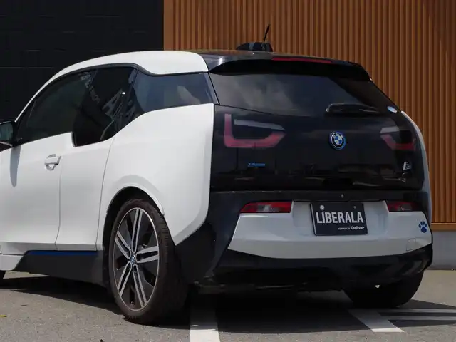 ＢＭＷ ｉ３ レンジエクステンダー 埼玉県 2016(平28)年 4.6万km 白 アダプティブクルーズコントロール/インテリジェントセーフティ /電動スライディングルーフ /パークディスタンスコントロール /バックカメラ /iDriveナビ /ルームミラー内臓ETC /USB接続 /Bluetooth /ハンドルスイッチ