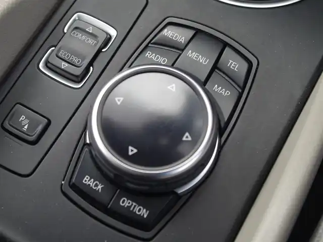 ＢＭＷ ｉ３ レンジエクステンダー 埼玉県 2016(平28)年 4.6万km 白 アダプティブクルーズコントロール/インテリジェントセーフティ /電動スライディングルーフ /パークディスタンスコントロール /バックカメラ /iDriveナビ /ルームミラー内臓ETC /USB接続 /Bluetooth /ハンドルスイッチ