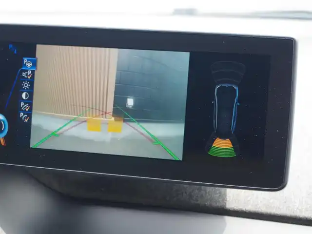 ＢＭＷ ｉ３ レンジエクステンダー 埼玉県 2016(平28)年 4.6万km 白 アダプティブクルーズコントロール/インテリジェントセーフティ /電動スライディングルーフ /パークディスタンスコントロール /バックカメラ /iDriveナビ /ルームミラー内臓ETC /USB接続 /Bluetooth /ハンドルスイッチ