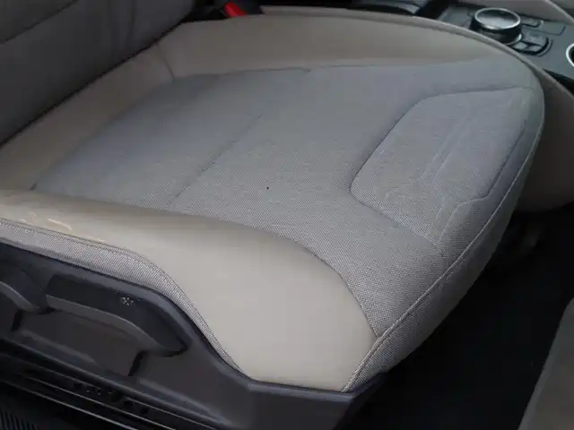 ＢＭＷ ｉ３ レンジエクステンダー 埼玉県 2016(平28)年 4.6万km 白 アダプティブクルーズコントロール/インテリジェントセーフティ /電動スライディングルーフ /パークディスタンスコントロール /バックカメラ /iDriveナビ /ルームミラー内臓ETC /USB接続 /Bluetooth /ハンドルスイッチ