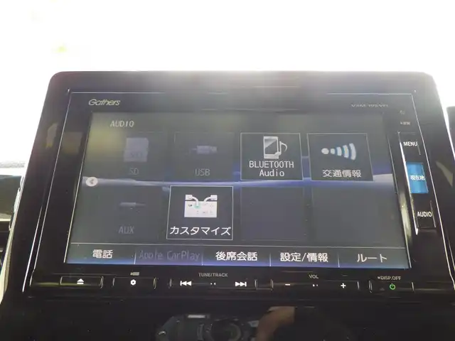 ホンダ Ｎ ＢＯＸ カスタム G EX ターボ ホンダセンシング 千葉県 2018(平30)年 2.2万km プラチナホワイトパール ホンダセンシング/・衝突軽減ブレーキ（CMBS）/・車線維持支援システム（LKAS）/・アダプティブクルーズコントロール（ACC）/・後方誤発進抑制機能/・誤発進抑制機能/両側パワースライドドア/純正SDナビ/地デジTV/【DVD/CD再生機能　Bluetooth接続】/バックカメラ/ドライブレコーダー/革巻きステアリング/ステアリングスイッチ/パドルシフト/前席シートヒーター/ETC/LEDヘッドライト/フォグライト/ウインカーミラー/リアコーナーセンサー/純正15インチアルミホイル/サイド/カーテンエアバッグ/スマートキー