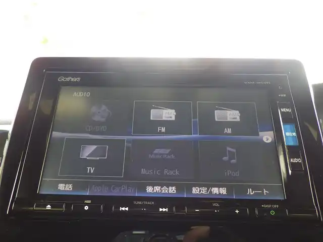 ホンダ Ｎ ＢＯＸ カスタム G EX ターボ ホンダセンシング 千葉県 2018(平30)年 2.2万km プラチナホワイトパール ホンダセンシング/・衝突軽減ブレーキ（CMBS）/・車線維持支援システム（LKAS）/・アダプティブクルーズコントロール（ACC）/・後方誤発進抑制機能/・誤発進抑制機能/両側パワースライドドア/純正SDナビ/地デジTV/【DVD/CD再生機能　Bluetooth接続】/バックカメラ/ドライブレコーダー/革巻きステアリング/ステアリングスイッチ/パドルシフト/前席シートヒーター/ETC/LEDヘッドライト/フォグライト/ウインカーミラー/リアコーナーセンサー/純正15インチアルミホイル/サイド/カーテンエアバッグ/スマートキー