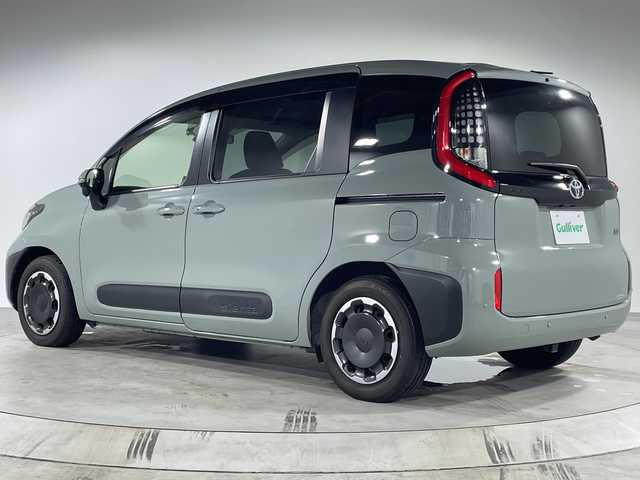 トヨタ シエンタ ハイブリッド Z 福岡県 2022(令4)年 2.8万km アーバンカーキ 純正ナビ（ＣＤ・ＤＶＤ・フルセグ・ＢＴ・ＵＳＢ）/バックカメラ　/ビルトインＥＴＣ　/両側パワースライドドア　/前後クリアランスソナー　/トヨタセーフティーセンス/プリクラッシュセーフティ/ロードサインアシスト/レーンディパーチャーアラート/ブラインドスポットモニター/リアクロストラフィックアラート/レーダークルーズコントロール/横滑り防止/純正フロアマット/オートライト/オートマチックハイビーム/LEDヘッドライト/スマートキー/プッシュスタート/保証書