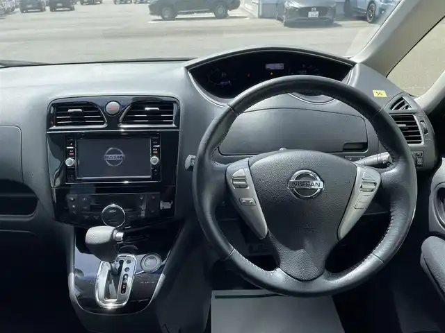 日産 セレナ ハイウェイスター Vセレ +Safty 石川県 2015(平27)年 13.6万km パール 4WD/純正メモリーナビ/フルセグTV/バックカメラ/HIDヘッドライト/エマージェンシーブレーキ/純正アルミホイール/インテリキー/プッシュスタート/両側パワースライドドア/クルーズコントロール/レーンキープアシスト/スタッドレス&AW積み込み/ETC