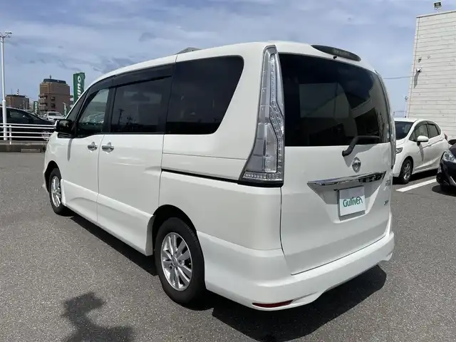 日産 セレナ ハイウェイスター Vセレ +Safty 石川県 2015(平27)年 13.6万km パール 4WD/純正メモリーナビ/フルセグTV/バックカメラ/HIDヘッドライト/エマージェンシーブレーキ/純正アルミホイール/インテリキー/プッシュスタート/両側パワースライドドア/クルーズコントロール/レーンキープアシスト/スタッドレス&AW積み込み/ETC