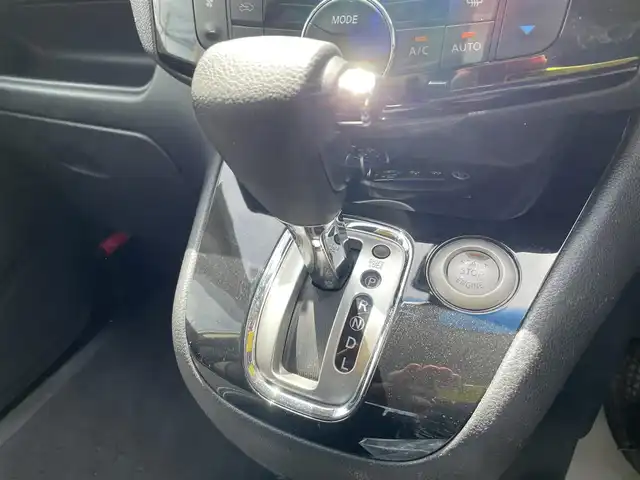 日産 セレナ ハイウェイスター Vセレ +Safty 石川県 2015(平27)年 13.6万km パール 4WD/純正メモリーナビ/フルセグTV/バックカメラ/HIDヘッドライト/エマージェンシーブレーキ/純正アルミホイール/インテリキー/プッシュスタート/両側パワースライドドア/クルーズコントロール/レーンキープアシスト/スタッドレス&AW積み込み/ETC