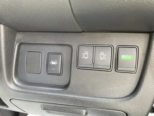 日産 セレナ ハイウェイスター Vセレ +Safty 石川県 2015(平27)年 13.6万km パール 4WD/純正メモリーナビ/フルセグTV/バックカメラ/HIDヘッドライト/エマージェンシーブレーキ/純正アルミホイール/インテリキー/プッシュスタート/両側パワースライドドア/クルーズコントロール/レーンキープアシスト/スタッドレス&AW積み込み/ETC
