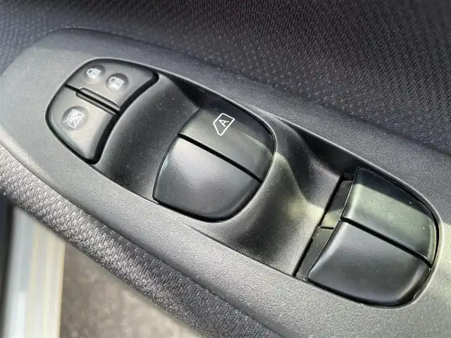 日産 セレナ ハイウェイスター Vセレ +Safty 石川県 2015(平27)年 13.6万km パール 4WD/純正メモリーナビ/フルセグTV/バックカメラ/HIDヘッドライト/エマージェンシーブレーキ/純正アルミホイール/インテリキー/プッシュスタート/両側パワースライドドア/クルーズコントロール/レーンキープアシスト/スタッドレス&AW積み込み/ETC