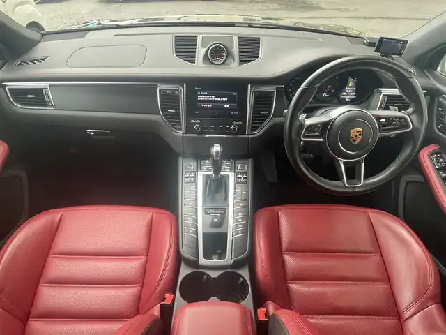 ポルシェ マカン GTS 兵庫県 2018(平30)年 5.5万km 黒 純正メモリーナビ/バックカメラ/Bluetooth/DVD再生可能/純正アルミホイール/純正フロアマット/BOSE/ETC/パドルシフト/ドライブレコーダー/レザーシート/パワーシート/シートヒーター/ISOFIX/パワーバックドア/電動格納ミラー/保証書/取扱説明書
