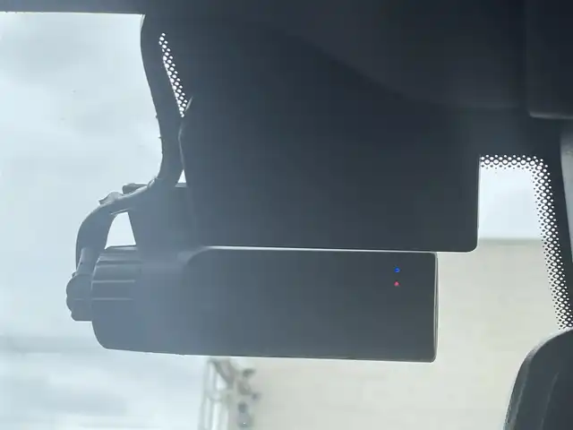 ポルシェ マカン GTS 兵庫県 2018(平30)年 5.5万km 黒 純正メモリーナビ/バックカメラ/Bluetooth/DVD再生可能/純正アルミホイール/純正フロアマット/BOSE/ETC/パドルシフト/ドライブレコーダー/レザーシート/パワーシート/シートヒーター/ISOFIX/パワーバックドア/電動格納ミラー/保証書/取扱説明書