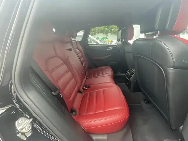 ポルシェ マカン GTS 兵庫県 2018(平30)年 5.5万km 黒 純正メモリーナビ/バックカメラ/Bluetooth/DVD再生可能/純正アルミホイール/純正フロアマット/BOSE/ETC/パドルシフト/ドライブレコーダー/レザーシート/パワーシート/シートヒーター/ISOFIX/パワーバックドア/電動格納ミラー/保証書/取扱説明書