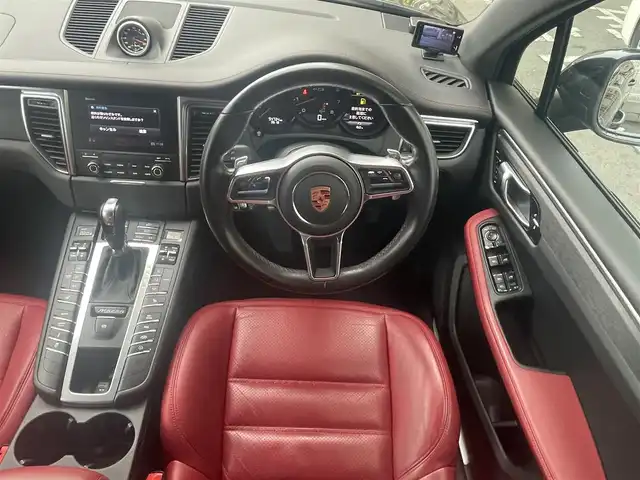 ポルシェ マカン GTS 兵庫県 2018(平30)年 5.5万km 黒 純正メモリーナビ/バックカメラ/Bluetooth/DVD再生可能/純正アルミホイール/純正フロアマット/BOSE/ETC/パドルシフト/ドライブレコーダー/レザーシート/パワーシート/シートヒーター/ISOFIX/パワーバックドア/電動格納ミラー/保証書/取扱説明書
