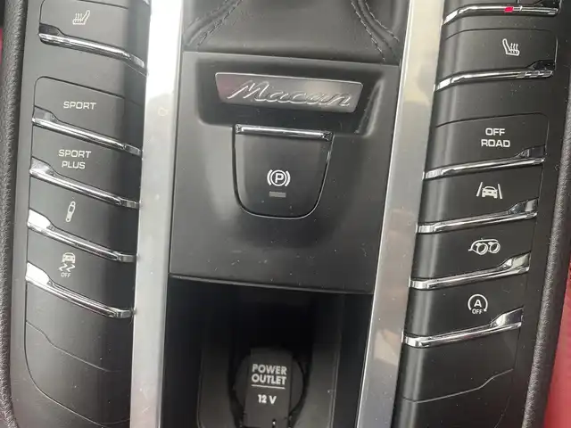 ポルシェ マカン GTS 兵庫県 2018(平30)年 5.5万km 黒 純正メモリーナビ/バックカメラ/Bluetooth/DVD再生可能/純正アルミホイール/純正フロアマット/BOSE/ETC/パドルシフト/ドライブレコーダー/レザーシート/パワーシート/シートヒーター/ISOFIX/パワーバックドア/電動格納ミラー/保証書/取扱説明書