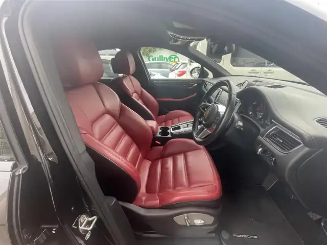 ポルシェ マカン GTS 兵庫県 2018(平30)年 5.5万km 黒 純正メモリーナビ/バックカメラ/Bluetooth/DVD再生可能/純正アルミホイール/純正フロアマット/BOSE/ETC/パドルシフト/ドライブレコーダー/レザーシート/パワーシート/シートヒーター/ISOFIX/パワーバックドア/電動格納ミラー/保証書/取扱説明書