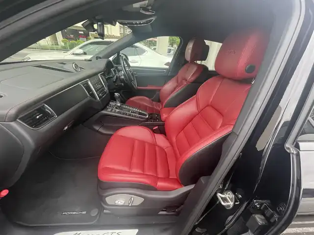ポルシェ マカン GTS 兵庫県 2018(平30)年 5.5万km 黒 純正メモリーナビ/バックカメラ/Bluetooth/DVD再生可能/純正アルミホイール/純正フロアマット/BOSE/ETC/パドルシフト/ドライブレコーダー/レザーシート/パワーシート/シートヒーター/ISOFIX/パワーバックドア/電動格納ミラー/保証書/取扱説明書