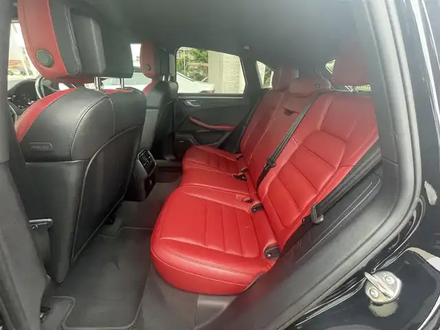 ポルシェ マカン GTS 兵庫県 2018(平30)年 5.5万km 黒 純正メモリーナビ/バックカメラ/Bluetooth/DVD再生可能/純正アルミホイール/純正フロアマット/BOSE/ETC/パドルシフト/ドライブレコーダー/レザーシート/パワーシート/シートヒーター/ISOFIX/パワーバックドア/電動格納ミラー/保証書/取扱説明書