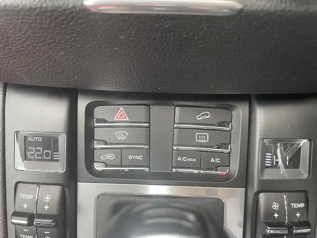 ポルシェ マカン GTS 兵庫県 2018(平30)年 5.5万km 黒 純正メモリーナビ/バックカメラ/Bluetooth/DVD再生可能/純正アルミホイール/純正フロアマット/BOSE/ETC/パドルシフト/ドライブレコーダー/レザーシート/パワーシート/シートヒーター/ISOFIX/パワーバックドア/電動格納ミラー/保証書/取扱説明書