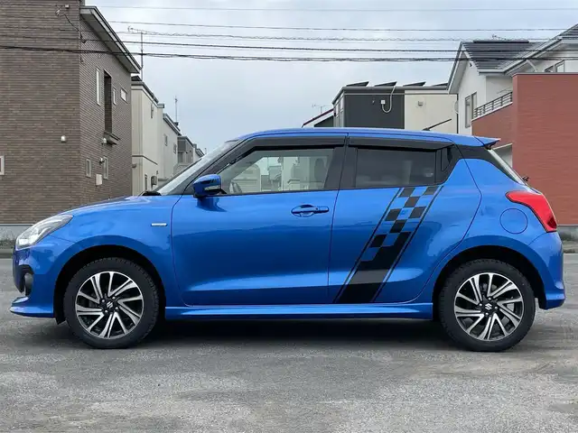 スズキ スイフト HYBRID RS 道央・札幌 2020(令2)年 5.2万km スピーディーブルーM ４WD/純正ディスプレイオーディオ/AM/FM/BT/スズキセーフティサポート/衝突被害軽減ブレーキ/横滑り防止装置/レーダークルーズコントロール/レーンキープアシスト/リヤパーキングセンサー/ブラインドスポットモニター/アイドリングストップ/前席シートヒーター/革巻きステアリング/ステアリングリモコン/パドルシフト/プッシュスタート/スマートキー/LEDヘッドライト/オートライト/フォグランプ/電動格納ミラー/ヒーテッドドアミラー/ウィンカーミラー/フロアマット/ドアバイザー/社外エンジンスターター
