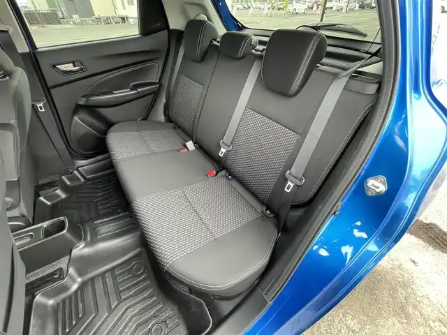 スズキ スイフト HYBRID RS 道央・札幌 2020(令2)年 5.2万km スピーディーブルーM ４WD/純正ディスプレイオーディオ/AM/FM/BT/スズキセーフティサポート/衝突被害軽減ブレーキ/横滑り防止装置/レーダークルーズコントロール/レーンキープアシスト/リヤパーキングセンサー/ブラインドスポットモニター/アイドリングストップ/前席シートヒーター/革巻きステアリング/ステアリングリモコン/パドルシフト/プッシュスタート/スマートキー/LEDヘッドライト/オートライト/フォグランプ/電動格納ミラー/ヒーテッドドアミラー/ウィンカーミラー/フロアマット/ドアバイザー/社外エンジンスターター