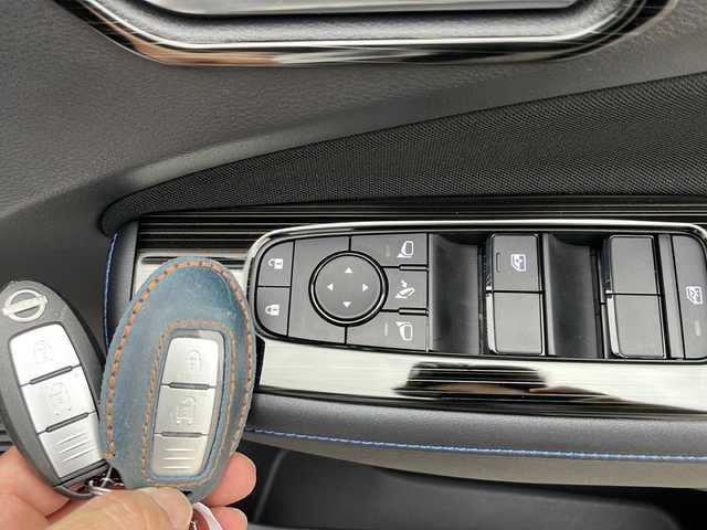 日産 ノート オーテック Xオーバー FOUR +アクティブ 青森県 2023(令5)年 0.2万km ピュアホワイトパール 4WD/社外9インチナビ・フルセグTV/BT/CD/DVD/USB/iPod/AUX/アラウンドビューモニター/専用合皮シート/前席シートヒーター/ステアリングヒーター/インテリジェントルームミラー/エマージェンシーブレーキ/踏み間違い衝突防止アシスト/レーンキープアシスト/前後ドライブレコーダー/ETC/LEDヘッドライト/LEDフォグランプ/純正16インチアルミ/スマートキー/プッシュスタート/純正フロアマット
