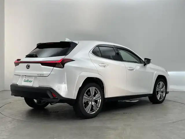 レクサス ＵＸ 250h グレイスフル エクスプローラー 埼玉県 2023(令5)年 0.7万km ソニッククォーツ 純正１２．３インチナビ　パノラミックビューモニター　ＢＳＭ　茶レザー　三眼　ビルトインＥＴＣ２．０　メモリシート　シートヒーター　ベンチレーション　ステアリングヒーター　レーダークルーズコントロール