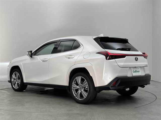 レクサス ＵＸ 250h グレイスフル エクスプローラー 埼玉県 2023(令5)年 0.7万km ソニッククォーツ 純正１２．３インチナビ　パノラミックビューモニター　ＢＳＭ　茶レザー　三眼　ビルトインＥＴＣ２．０　メモリシート　シートヒーター　ベンチレーション　ステアリングヒーター　レーダークルーズコントロール