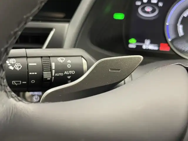 レクサス ＵＸ 250h グレイスフル エクスプローラー 埼玉県 2023(令5)年 0.7万km ソニッククォーツ 純正１２．３インチナビ　パノラミックビューモニター　ＢＳＭ　茶レザー　三眼　ビルトインＥＴＣ２．０　メモリシート　シートヒーター　ベンチレーション　ステアリングヒーター　レーダークルーズコントロール