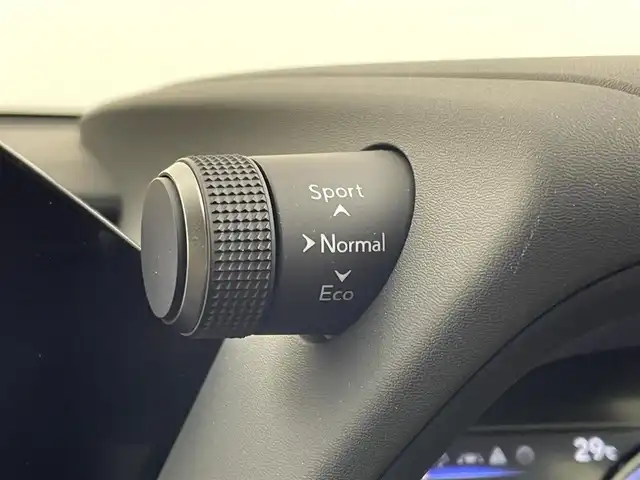 レクサス ＵＸ 250h グレイスフル エクスプローラー 埼玉県 2023(令5)年 0.7万km ソニッククォーツ 純正１２．３インチナビ　パノラミックビューモニター　ＢＳＭ　茶レザー　三眼　ビルトインＥＴＣ２．０　メモリシート　シートヒーター　ベンチレーション　ステアリングヒーター　レーダークルーズコントロール