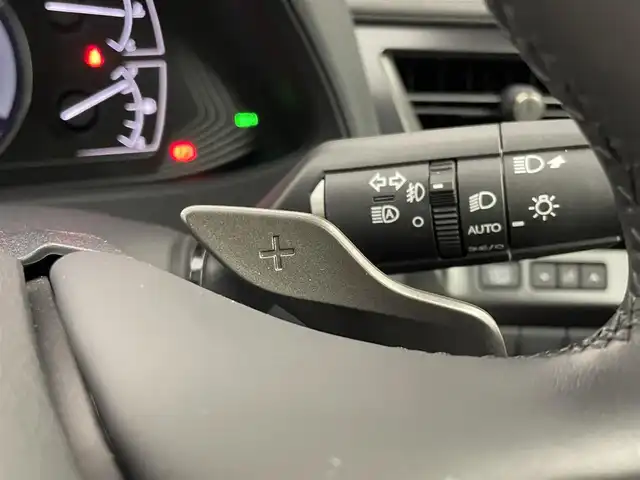 レクサス ＵＸ 250h グレイスフル エクスプローラー 埼玉県 2023(令5)年 0.7万km ソニッククォーツ 純正１２．３インチナビ　パノラミックビューモニター　ＢＳＭ　茶レザー　三眼　ビルトインＥＴＣ２．０　メモリシート　シートヒーター　ベンチレーション　ステアリングヒーター　レーダークルーズコントロール