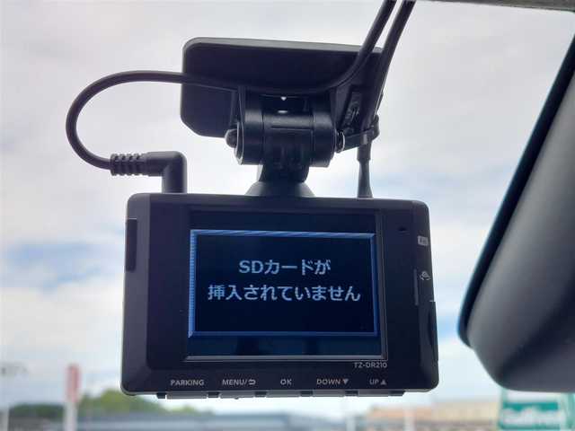 トヨタ ハイラックス Z 東京都 2024(令6)年 0.8万km アティチュードブラックマイカ 純正ディスプレイオーディオ/パノラミックビューモニター/ETC2.0/ドライブレコーダー/アイドリングストップ/衝突軽減ブレーキ/レーンキープアシスト/レーダークルーズコントロール/コーナーセンサー/スマートキー/純正18インチAW/LEDヘッドライト