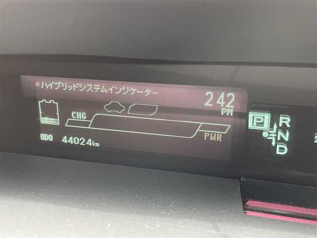 トヨタ プリウス S 神奈川県 2014(平26)年 4.4万km スーパーホワイトⅡ (株)IDOMが運営する【じしゃロン秦野店】の自社ローン専用車両になります。こちらは現金またはオートローンご利用時の価格です。自社ローンご希望の方は別途その旨お申付け下さい/メモリナビ/プッシュスタート/ETC