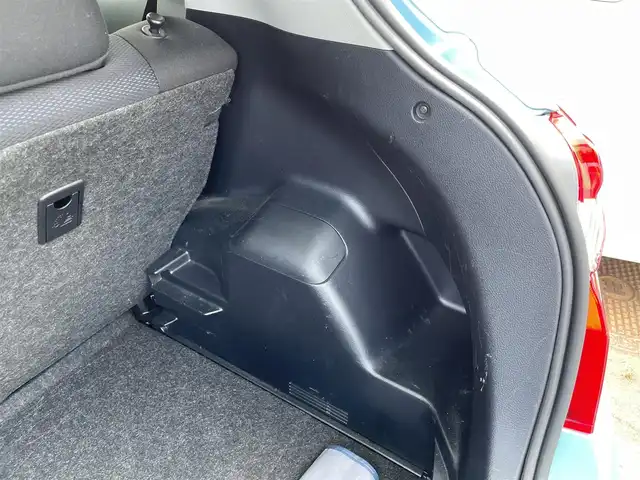 トヨタ ヴィッツ 1.3F LEDエディション 新潟県 2016(平28)年 8.7万km クールソーダメタリック 純正メモリナビ/ワンセグ/　CD/Bluetooth/NSCP-W64/バックカメラ/スマートキー×２/LEDヘッドライト/オートライト/衝突被害軽減ブレーキ/プッシュスタート/横滑り防止装置/電動格納式ミラー/ETC