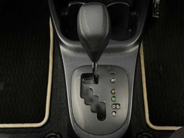 トヨタ ヴィッツ 1.3F LEDエディション 新潟県 2016(平28)年 8.7万km クールソーダメタリック 純正メモリナビ/ワンセグ/　CD/Bluetooth/NSCP-W64/バックカメラ/スマートキー×２/LEDヘッドライト/オートライト/衝突被害軽減ブレーキ/プッシュスタート/横滑り防止装置/電動格納式ミラー/ETC