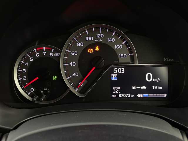 トヨタ ヴィッツ 1.3F LEDエディション 新潟県 2016(平28)年 8.7万km クールソーダメタリック 純正メモリナビ/ワンセグ/　CD/Bluetooth/NSCP-W64/バックカメラ/スマートキー×２/LEDヘッドライト/オートライト/衝突被害軽減ブレーキ/プッシュスタート/横滑り防止装置/電動格納式ミラー/ETC