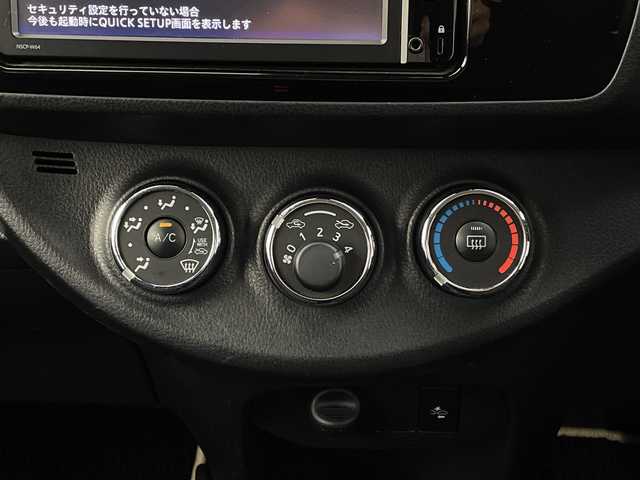 トヨタ ヴィッツ 1.3F LEDエディション 新潟県 2016(平28)年 8.7万km クールソーダメタリック 純正メモリナビ/ワンセグ/　CD/Bluetooth/NSCP-W64/バックカメラ/スマートキー×２/LEDヘッドライト/オートライト/衝突被害軽減ブレーキ/プッシュスタート/横滑り防止装置/電動格納式ミラー/ETC