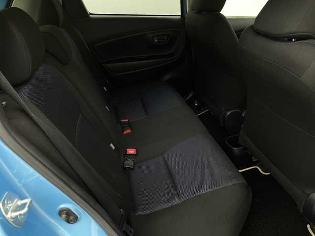 トヨタ ヴィッツ 1.3F LEDエディション 新潟県 2016(平28)年 8.7万km クールソーダメタリック 純正メモリナビ/ワンセグ/　CD/Bluetooth/NSCP-W64/バックカメラ/スマートキー×２/LEDヘッドライト/オートライト/衝突被害軽減ブレーキ/プッシュスタート/横滑り防止装置/電動格納式ミラー/ETC