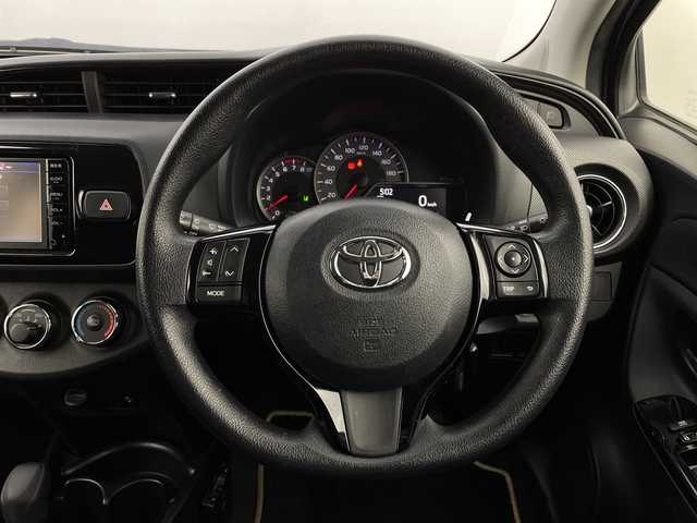 トヨタ ヴィッツ 1.3F LEDエディション 新潟県 2016(平28)年 8.7万km クールソーダメタリック 純正メモリナビ/ワンセグ/　CD/Bluetooth/NSCP-W64/バックカメラ/スマートキー×２/LEDヘッドライト/オートライト/衝突被害軽減ブレーキ/プッシュスタート/横滑り防止装置/電動格納式ミラー/ETC