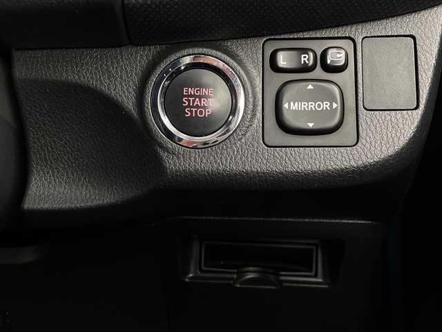 トヨタ ヴィッツ 1.3F LEDエディション 新潟県 2016(平28)年 8.7万km クールソーダメタリック 純正メモリナビ/ワンセグ/　CD/Bluetooth/NSCP-W64/バックカメラ/スマートキー×２/LEDヘッドライト/オートライト/衝突被害軽減ブレーキ/プッシュスタート/横滑り防止装置/電動格納式ミラー/ETC