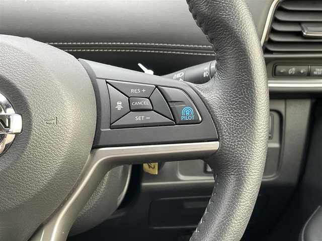 日産 セレナ ハイウェイスターVセレクションⅡ 東京都 2018(平30)年 2.6万km ブリリアントホワイトパール 純正11型ナビ/アラウンドビューモニター/デジタルミラー/エマージェンシーブレーキ/車線逸脱警報/ソナー/プロパイロット/ハンズフリーオートスライドドア/ＥＴＣ/ドライブレコーダー