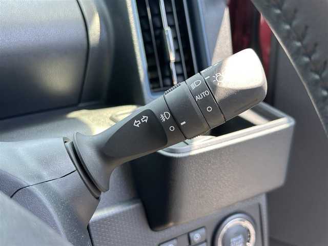 ダイハツ タント カスタム RS 滋賀県 2022(令4)年 0.2万km ファイアークォーツレッドM 禁煙車/ディスプレイオーディオ(AM/FM/CD/USB/AUX)/前席シートヒーター/ハーフレザーシート/バックカメラ/LEDヘッドライト/オートライト/両側パワースライドドア/コーナーセンサー/アイドリングストップ/ステアリングスイッチ/純正フロアマット/プリクラッシュ/プッシュスタート/スマートキー×2