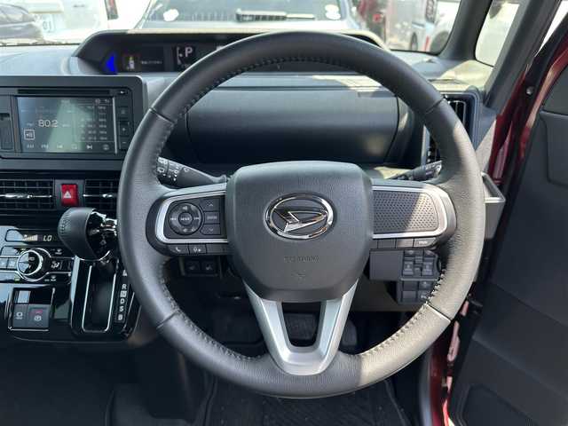 ダイハツ タント カスタム RS 滋賀県 2022(令4)年 0.2万km ファイアークォーツレッドM 禁煙車/ディスプレイオーディオ(AM/FM/CD/USB/AUX)/前席シートヒーター/ハーフレザーシート/バックカメラ/LEDヘッドライト/オートライト/両側パワースライドドア/コーナーセンサー/アイドリングストップ/ステアリングスイッチ/純正フロアマット/プリクラッシュ/プッシュスタート/スマートキー×2