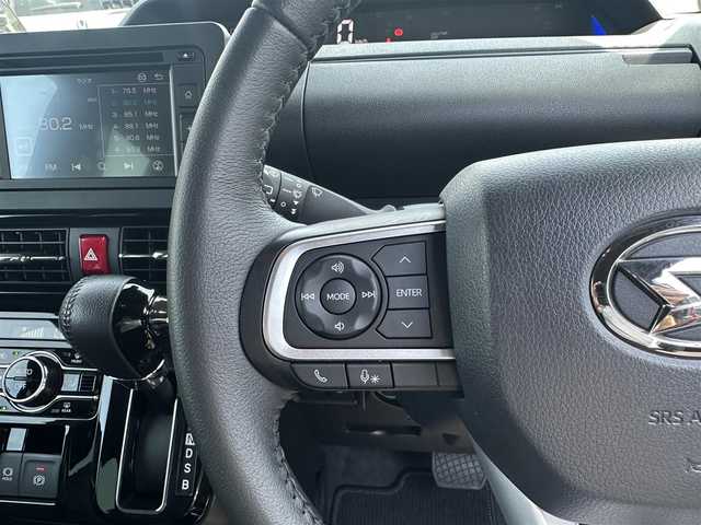 ダイハツ タント カスタム RS 滋賀県 2022(令4)年 0.2万km ファイアークォーツレッドM 禁煙車/ディスプレイオーディオ(AM/FM/CD/USB/AUX)/前席シートヒーター/ハーフレザーシート/バックカメラ/LEDヘッドライト/オートライト/両側パワースライドドア/コーナーセンサー/アイドリングストップ/ステアリングスイッチ/純正フロアマット/プリクラッシュ/プッシュスタート/スマートキー×2
