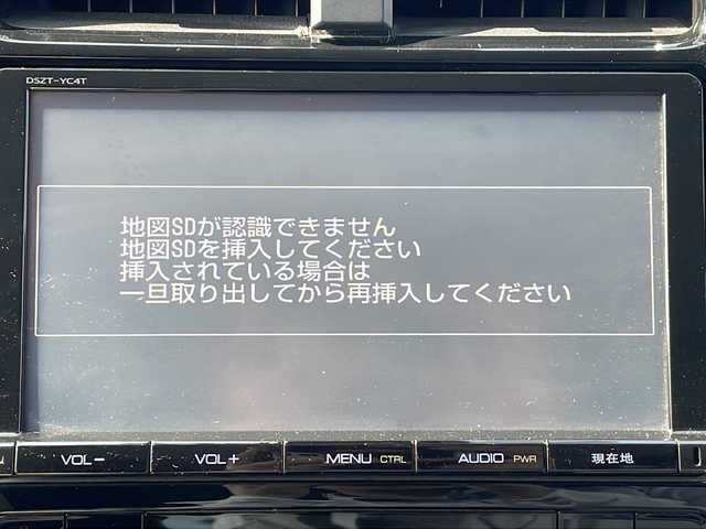 トヨタ プリウス A 三重県 2016(平28)年 4.7万km 黒 純正9型ナビ(AM/FM/CD/TV/BT)/バックカメラ/BSM/レーダークルーズコントロール/パーキングアシスト/コーナーセンサー/前後ドライブレコーダー/ビルトインETC/オートハイビーム/純正フロアマット/ヘッドアップディスプレイ/革巻きステアリング/レーンキープアシスト/社外アルミホイール/オールペイント(純正ブラック)/ローダウン/電動格納ミラー/禁煙車