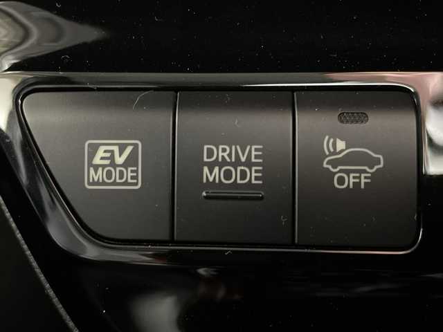 トヨタ プリウス A プレミアム　ツーリングセレ 福岡県 2018(平30)年 12.4万km ホワイトパールクリスタルシャイン モデリスタエアロ/JBLサウンド/純正11インチナビ/バックカメラ/プリクラッシュセーフティ/レーンディパーチャーアラート/オートハイビーム/アダプティブクルーズコントロール/クリアランスソナー/ブラインドスポットモニター/リアクロストラフィックアラート/ヘッドアップディスプレイ/パーキングアシスト/レザーシート/シートヒーター/エアシート/パワーシート/ドライブレコーダー/ETC/プッシュスタート/スマートキー/LEDヘッドライト/フォグライト/純正アルミホイール