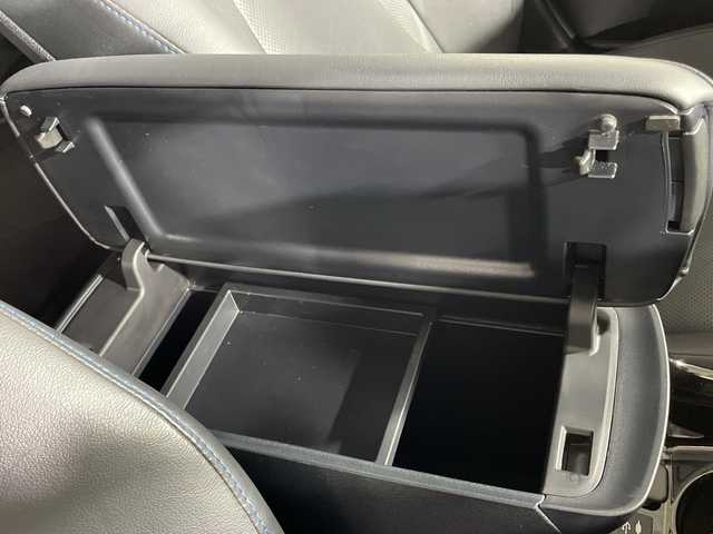 トヨタ プリウス A プレミアム　ツーリングセレ 福岡県 2018(平30)年 12.4万km ホワイトパールクリスタルシャイン モデリスタエアロ/JBLサウンド/純正11インチナビ/バックカメラ/プリクラッシュセーフティ/レーンディパーチャーアラート/オートハイビーム/アダプティブクルーズコントロール/クリアランスソナー/ブラインドスポットモニター/リアクロストラフィックアラート/ヘッドアップディスプレイ/パーキングアシスト/レザーシート/シートヒーター/エアシート/パワーシート/ドライブレコーダー/ETC/プッシュスタート/スマートキー/LEDヘッドライト/フォグライト/純正アルミホイール