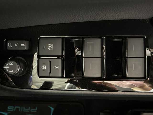 トヨタ プリウス A プレミアム　ツーリングセレ 福岡県 2018(平30)年 12.4万km ホワイトパールクリスタルシャイン モデリスタエアロ/JBLサウンド/純正11インチナビ/バックカメラ/プリクラッシュセーフティ/レーンディパーチャーアラート/オートハイビーム/アダプティブクルーズコントロール/クリアランスソナー/ブラインドスポットモニター/リアクロストラフィックアラート/ヘッドアップディスプレイ/パーキングアシスト/レザーシート/シートヒーター/エアシート/パワーシート/ドライブレコーダー/ETC/プッシュスタート/スマートキー/LEDヘッドライト/フォグライト/純正アルミホイール