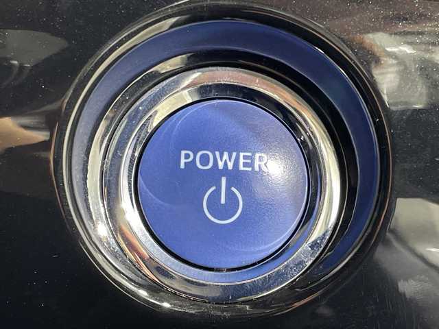 トヨタ プリウス A プレミアム　ツーリングセレ 福岡県 2018(平30)年 12.4万km ホワイトパールクリスタルシャイン モデリスタエアロ/JBLサウンド/純正11インチナビ/バックカメラ/プリクラッシュセーフティ/レーンディパーチャーアラート/オートハイビーム/アダプティブクルーズコントロール/クリアランスソナー/ブラインドスポットモニター/リアクロストラフィックアラート/ヘッドアップディスプレイ/パーキングアシスト/レザーシート/シートヒーター/エアシート/パワーシート/ドライブレコーダー/ETC/プッシュスタート/スマートキー/LEDヘッドライト/フォグライト/純正アルミホイール