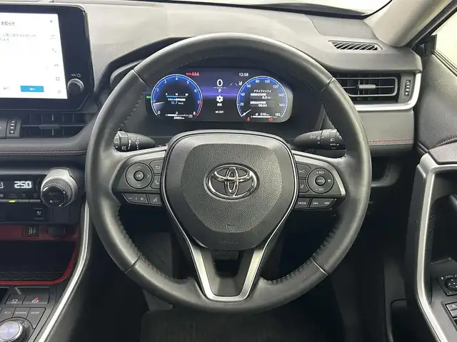 トヨタ ＲＡＶ４ アドベンチャー オフロードPKGⅡ 岡山県 2023(令5)年 3万km アティチュードブラックマイカ 純正10.5インチディスプレイオーディオ/【ナビ/Bluetooth/フルセグTV/Carplay/USB】/パノラミックビューモニター/合皮シート/前席シートヒーター/前席エアシート/ステアリングヒーター/ビルトインETC2.0/トヨタセーフティセンス/　・プリクラッシュセーフティ/　・レーダークルーズコントロール/　・レーンキープアシスト/ブラインドスポットモニター/ウィンカーミラー/LEDヘッドライト＆LEDフォグランプ/コーナーセンサー（前後）/ウィンカーミラー