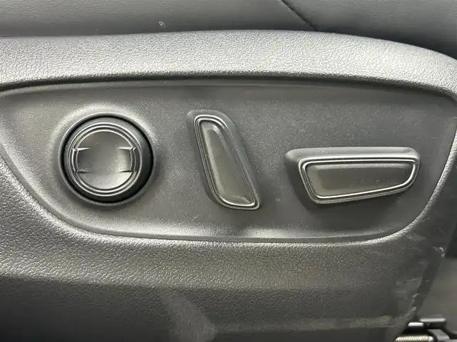 トヨタ ＲＡＶ４ アドベンチャー オフロードPKGⅡ 岡山県 2023(令5)年 3万km アティチュードブラックマイカ 純正10.5インチディスプレイオーディオ/【ナビ/Bluetooth/フルセグTV/Carplay/USB】/パノラミックビューモニター/合皮シート/前席シートヒーター/前席エアシート/ステアリングヒーター/ビルトインETC2.0/トヨタセーフティセンス/　・プリクラッシュセーフティ/　・レーダークルーズコントロール/　・レーンキープアシスト/ブラインドスポットモニター/ウィンカーミラー/LEDヘッドライト＆LEDフォグランプ/コーナーセンサー（前後）/ウィンカーミラー